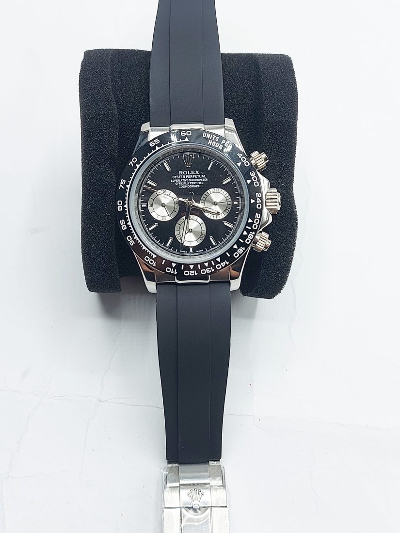Rolex Cosmograph Daytona — Crni brojčanik, gumeni remen